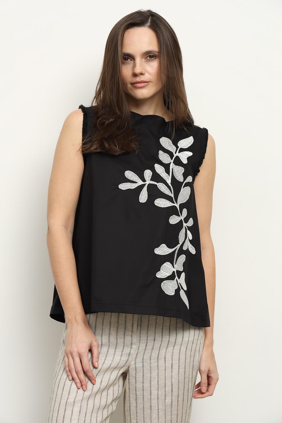 Блуза Icona с вышивкой чёрная