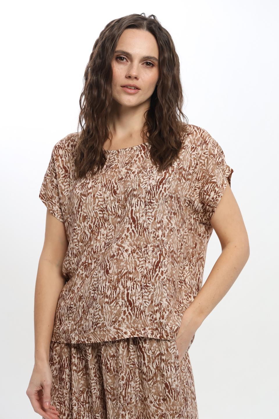 Блуза UNQ с принтом коричневый
