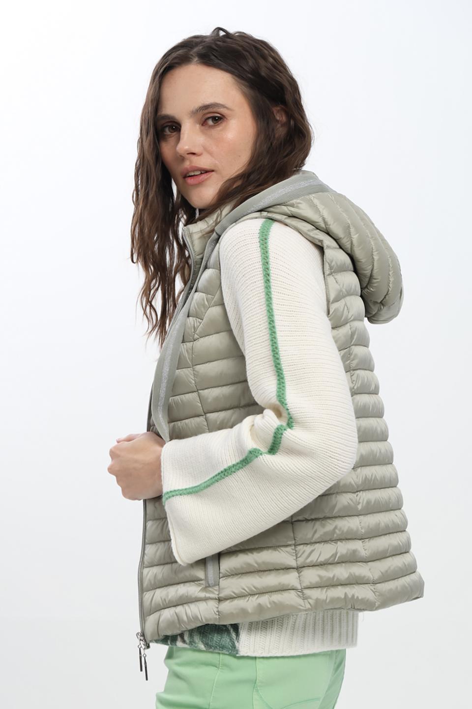 Жилет Monari стеганый с капюшоном бежевый