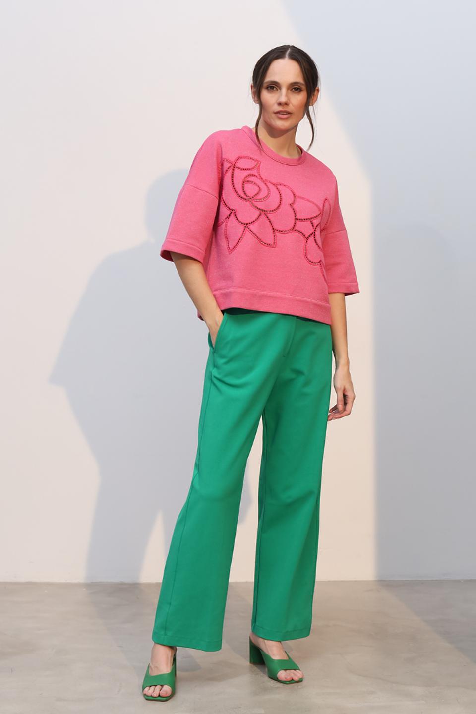 Пуловер Tricot Chic с цветами розовый