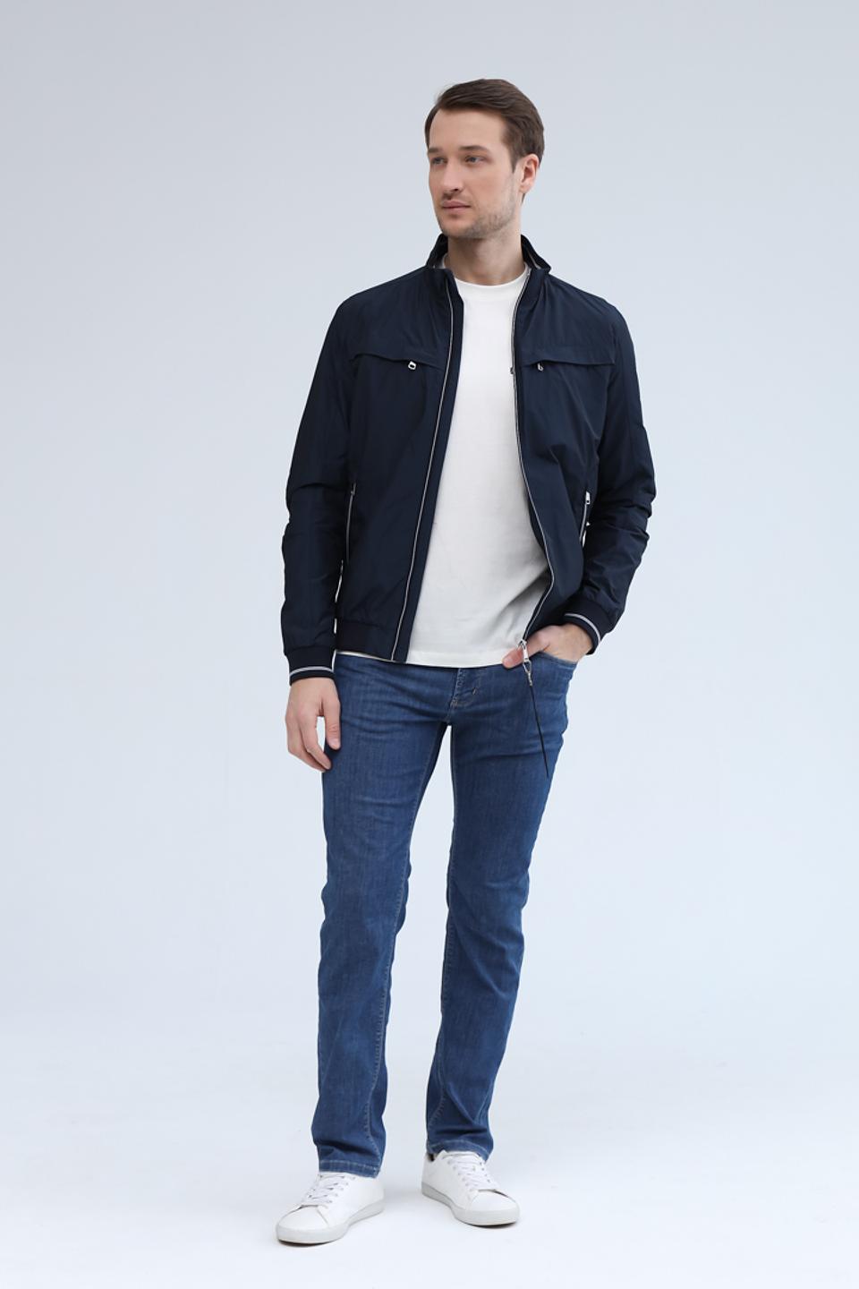 Ветровка District синяя с белым