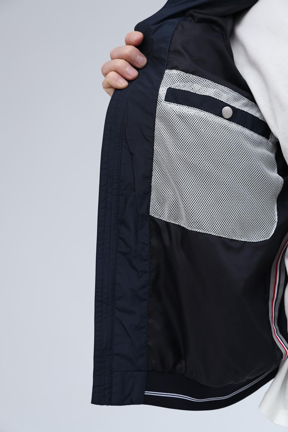 Ветровка District синяя с белым