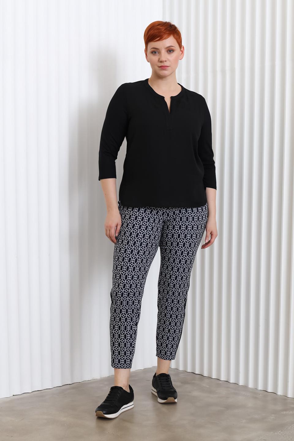 Блуза Frank Walder чёрная с V-образным вырезом