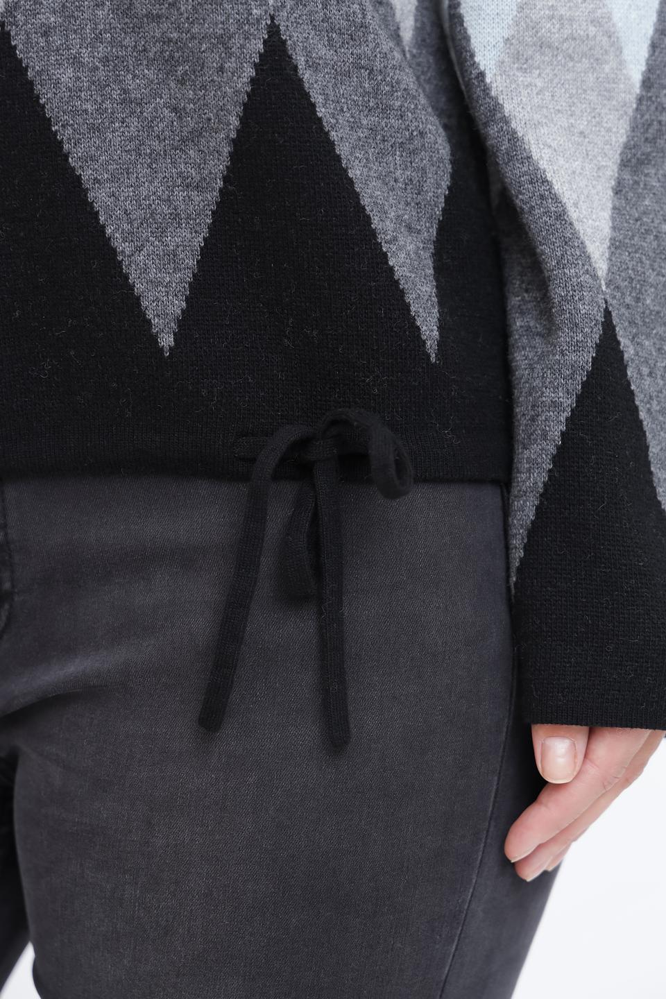 Пуловер Pezzo с ромбами белый