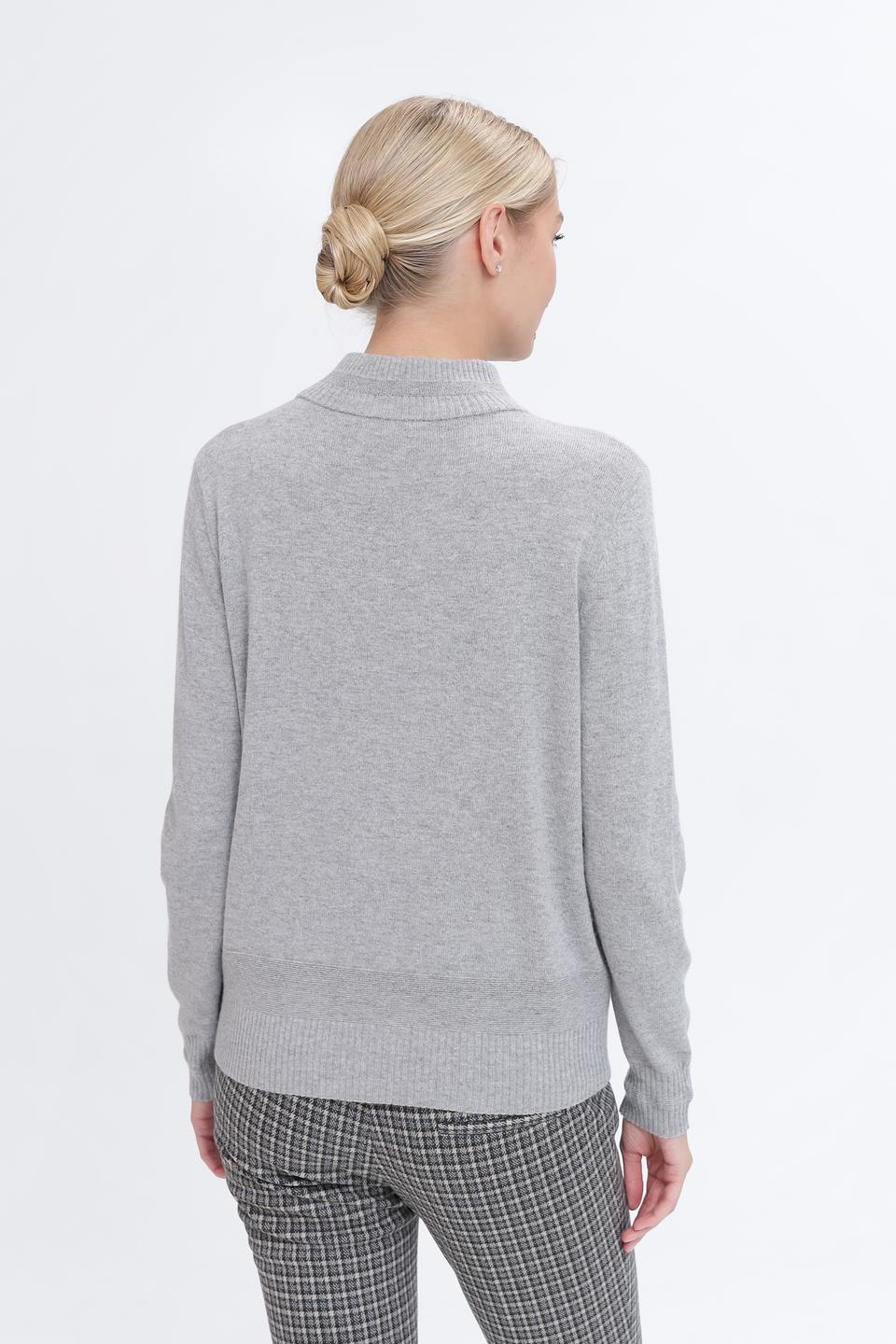 Пуловер Pezzo серый с вырезом