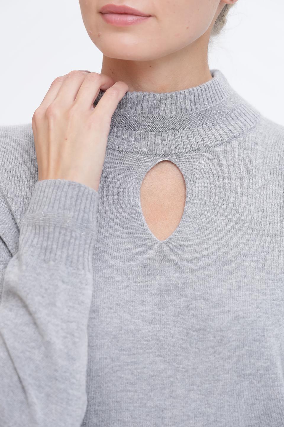 Пуловер Pezzo серый с вырезом