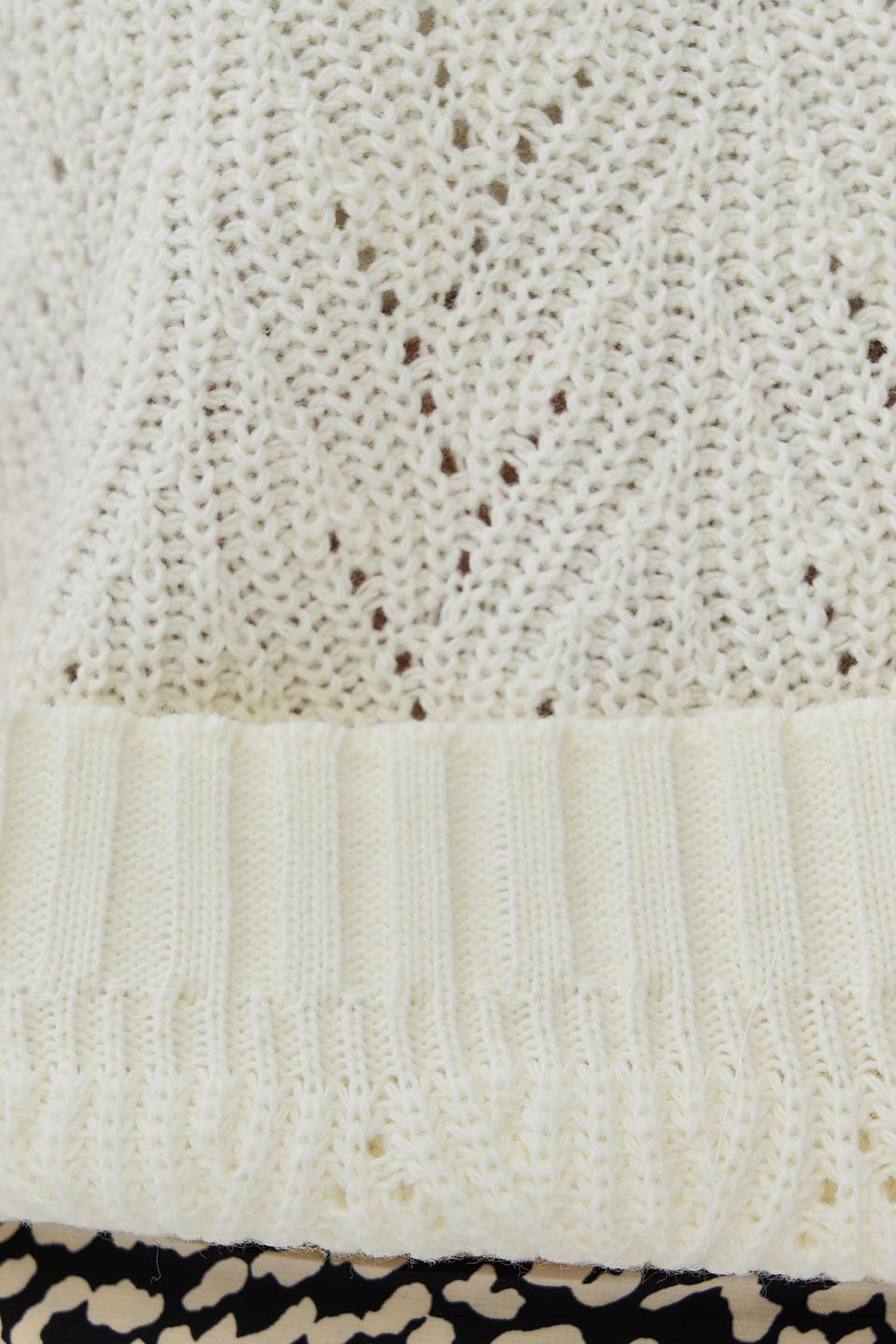 Джемпер NEWVAY с V-образным вырезом молочный