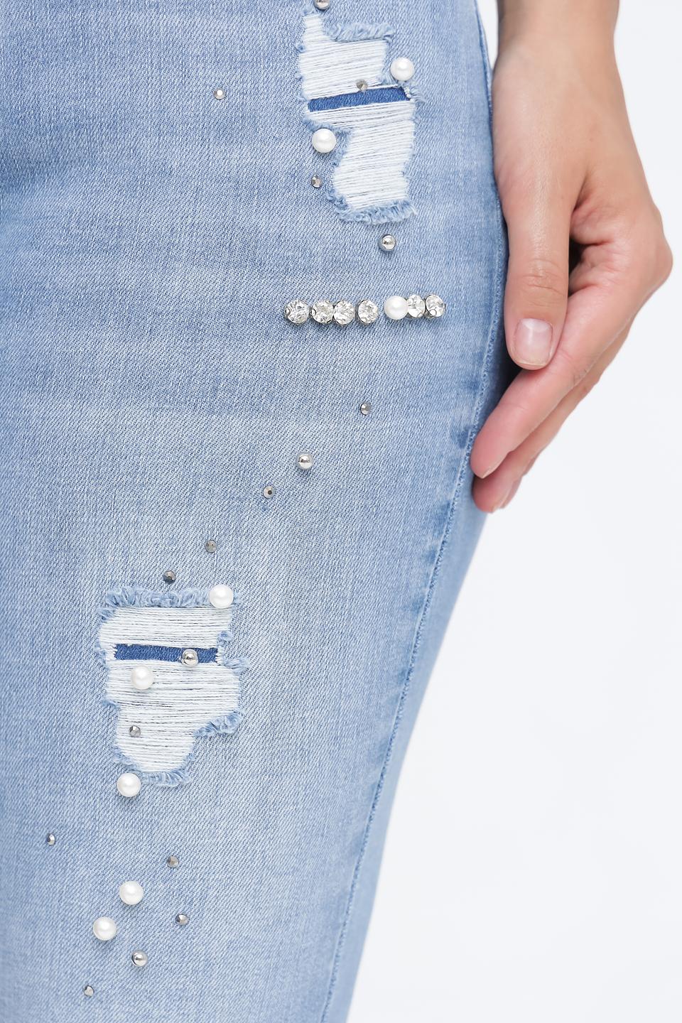 Джинсы Monari с потертостями и жемчугом голубые