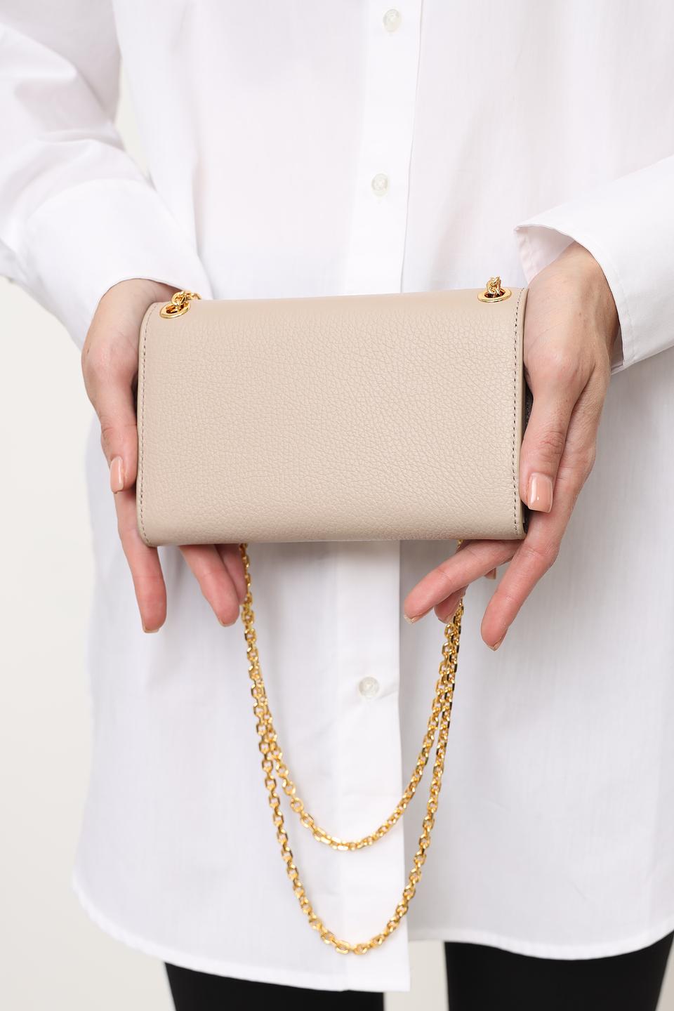 Сумка Coccinelle бежевая на цепочке