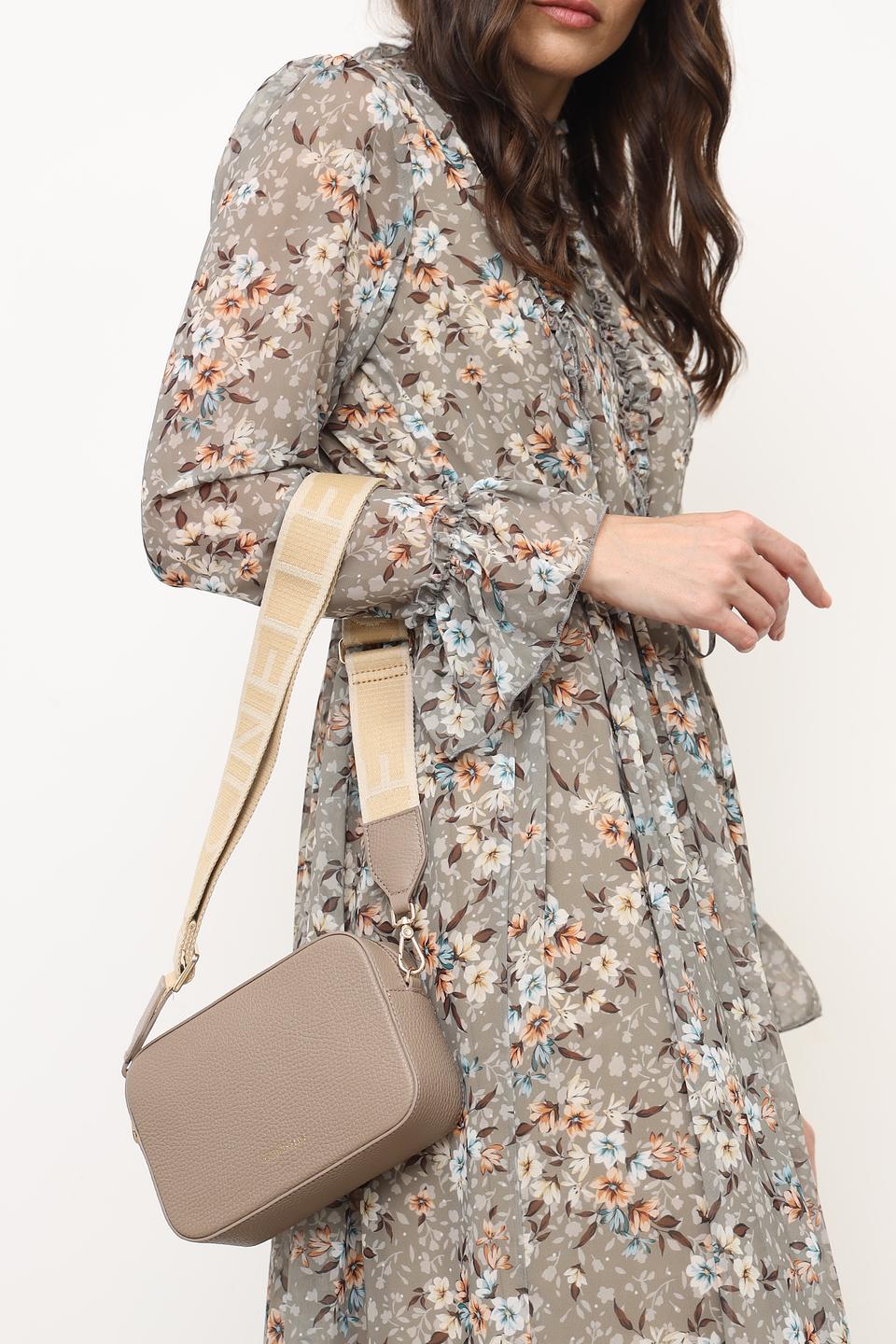 Сумка Coccinelle бежевая на плечо