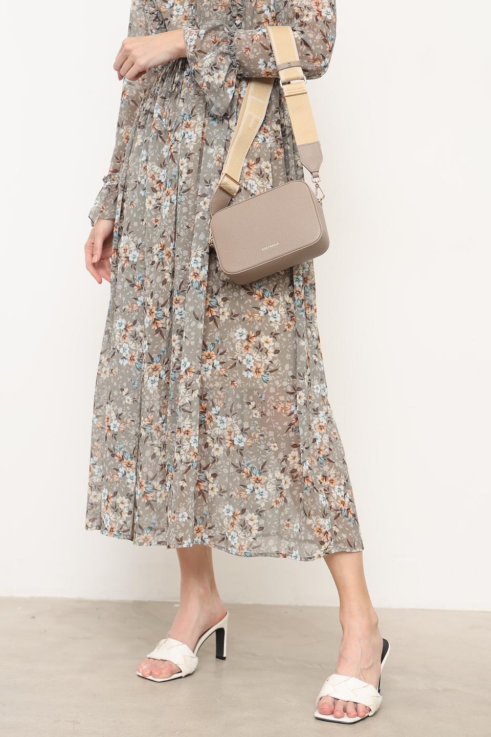 Сумка Coccinelle бежевая на плечо