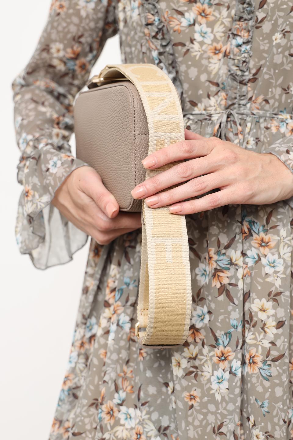 Сумка Coccinelle бежевая на плечо