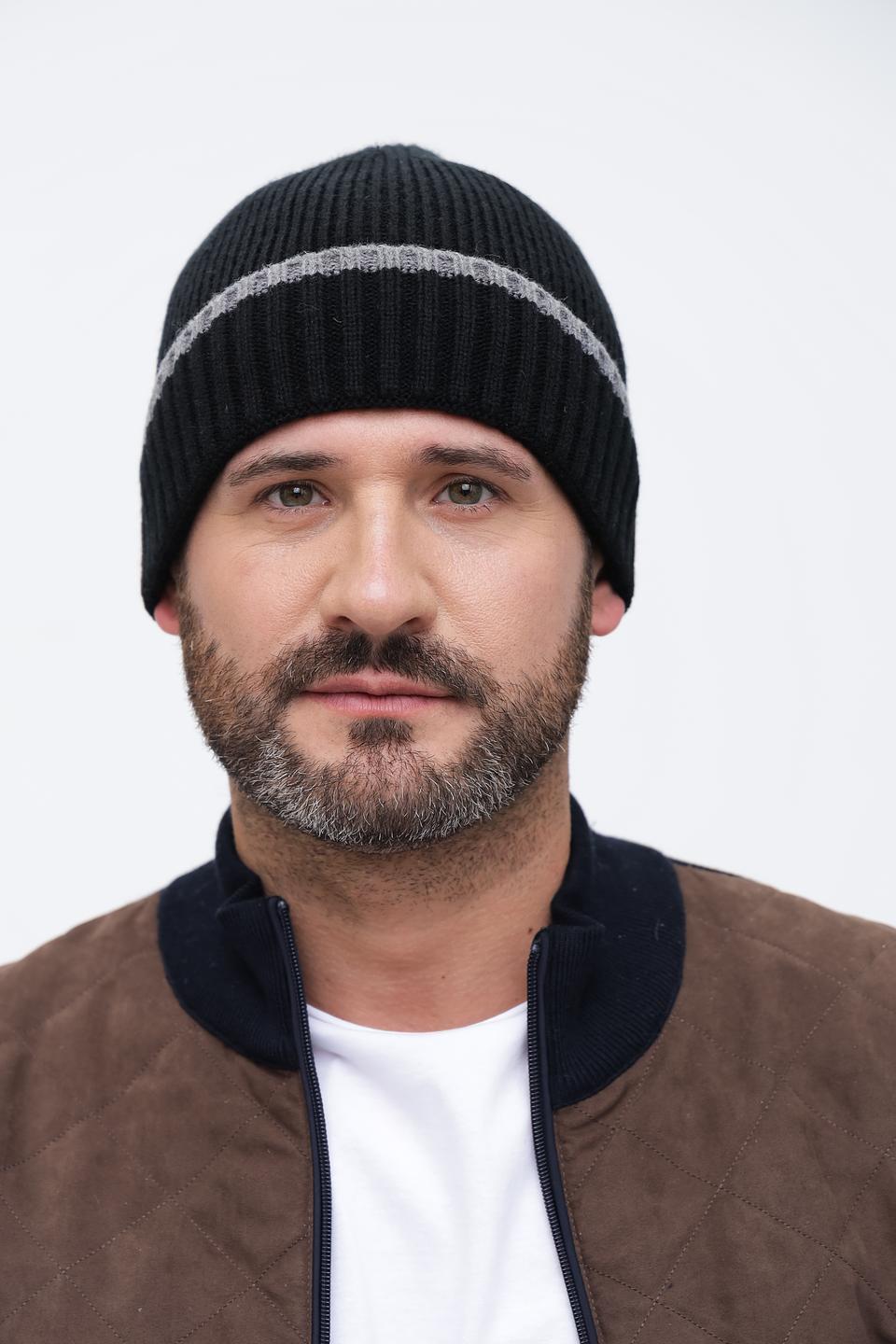 Шапка Wegener мужская чёрная с полосой