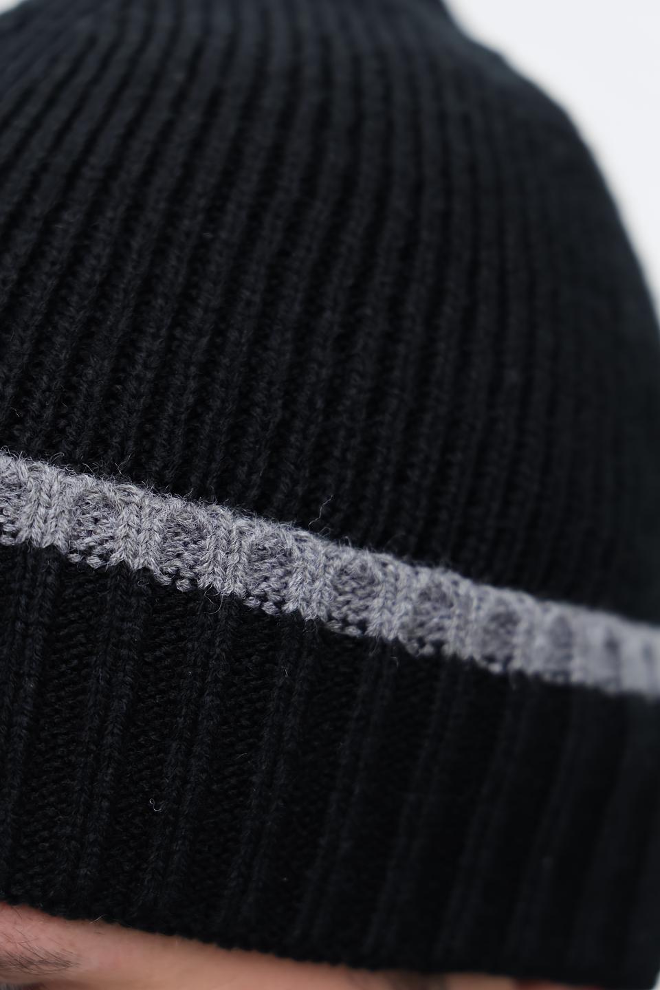 Шапка Wegener мужская чёрная с полосой