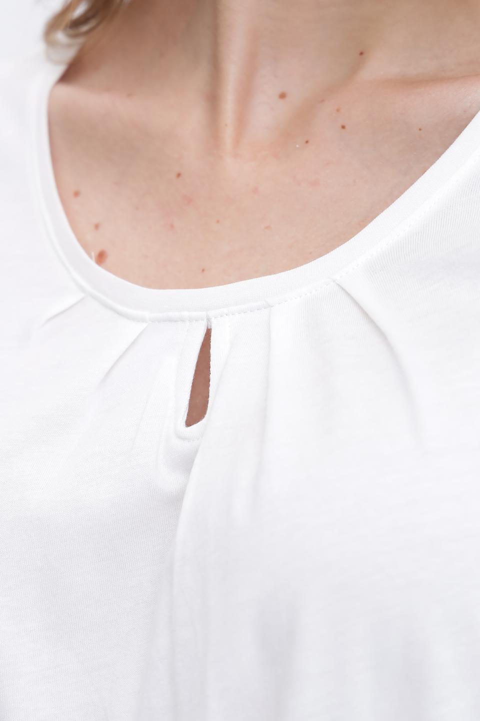 Футболка Broadway с вырезом