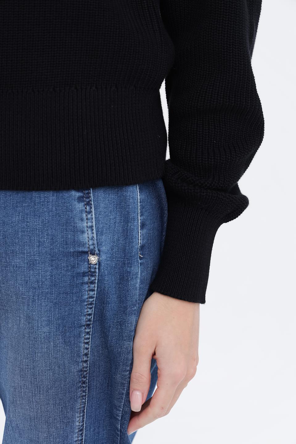 Пуловер Taifun чёрный с косами