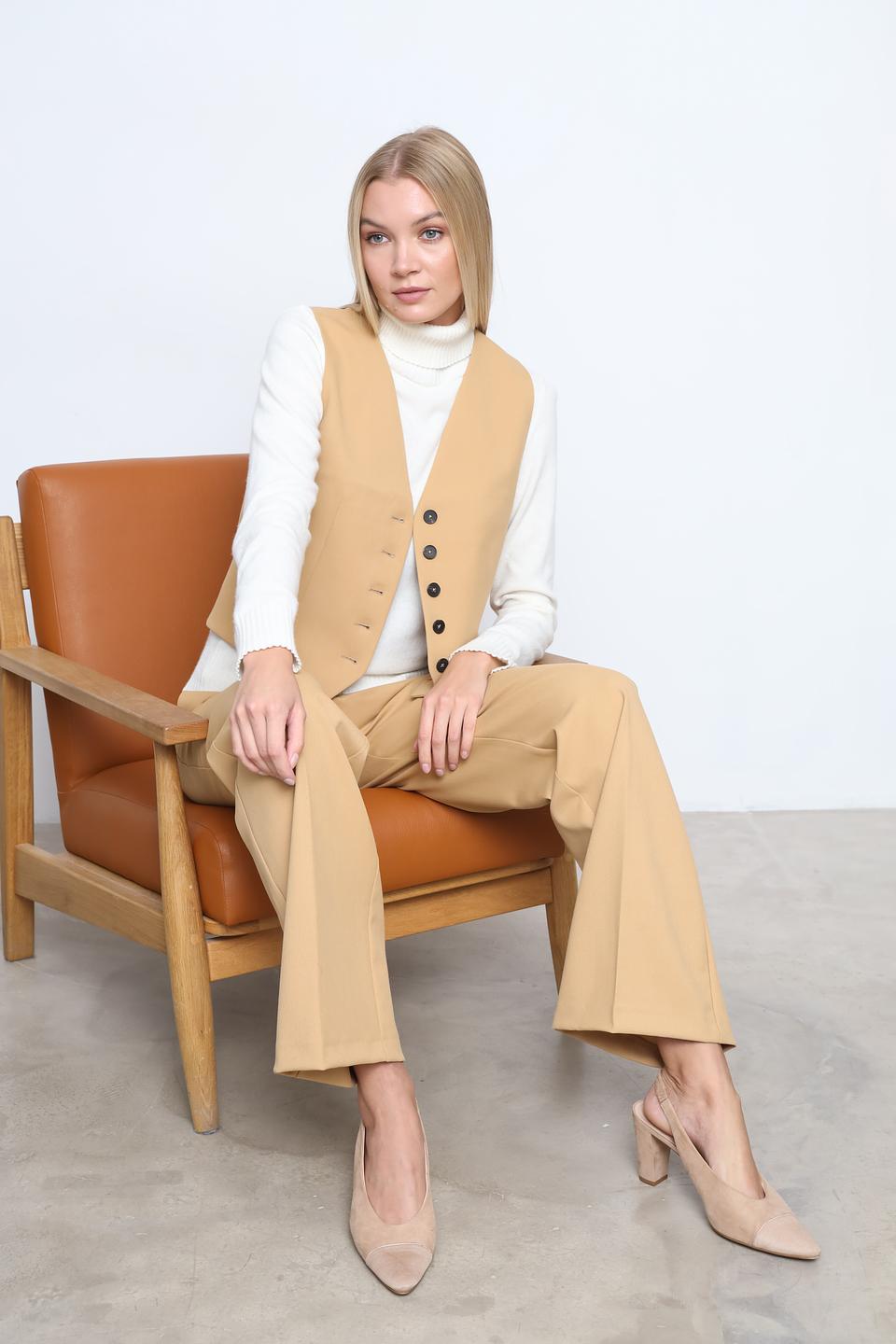 Жилет Rich and Royal бежевый