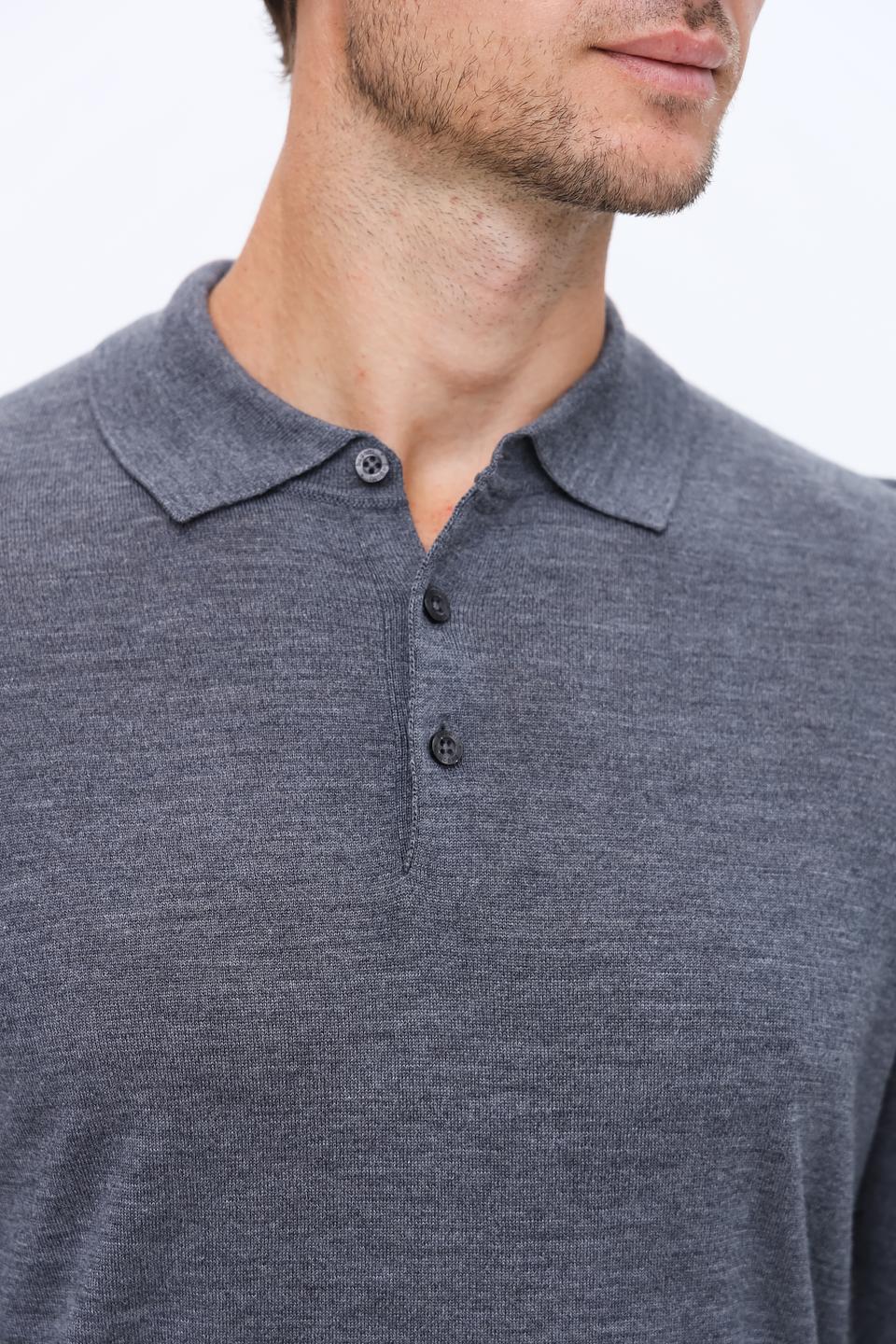 Пуловер Bugatti с воротником-поло серый
