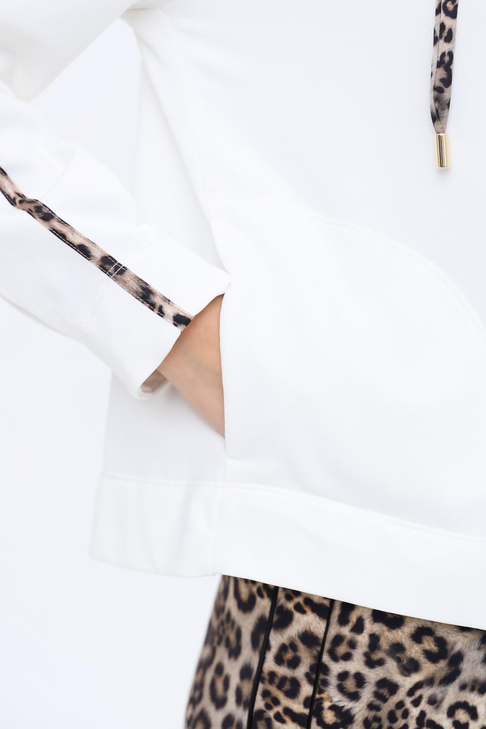 Пуловер Marc Cain с леопардовым декором