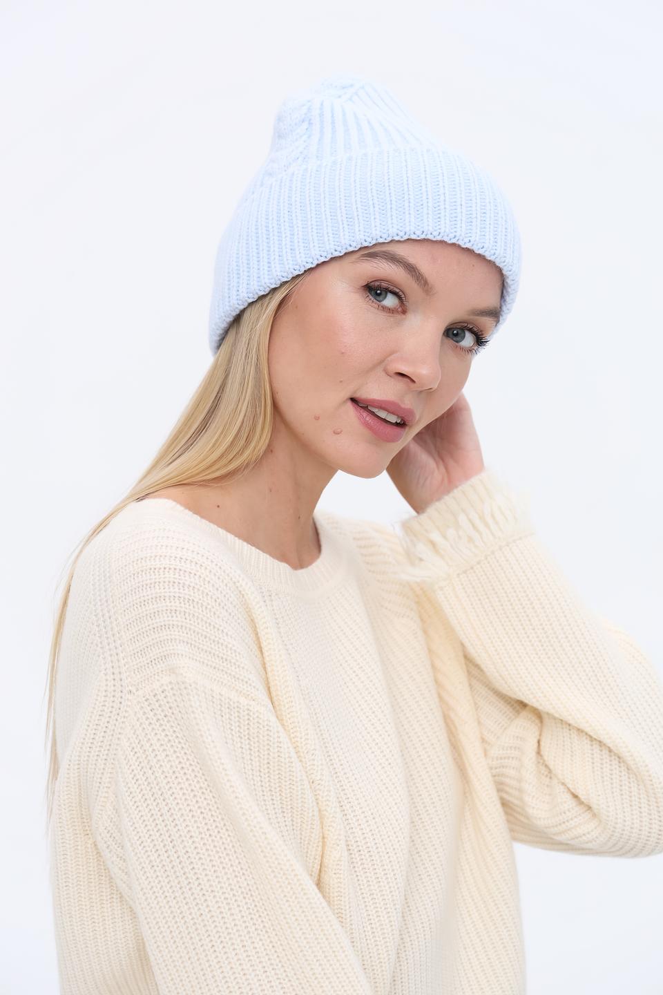Шапка Adel вязаная голубая