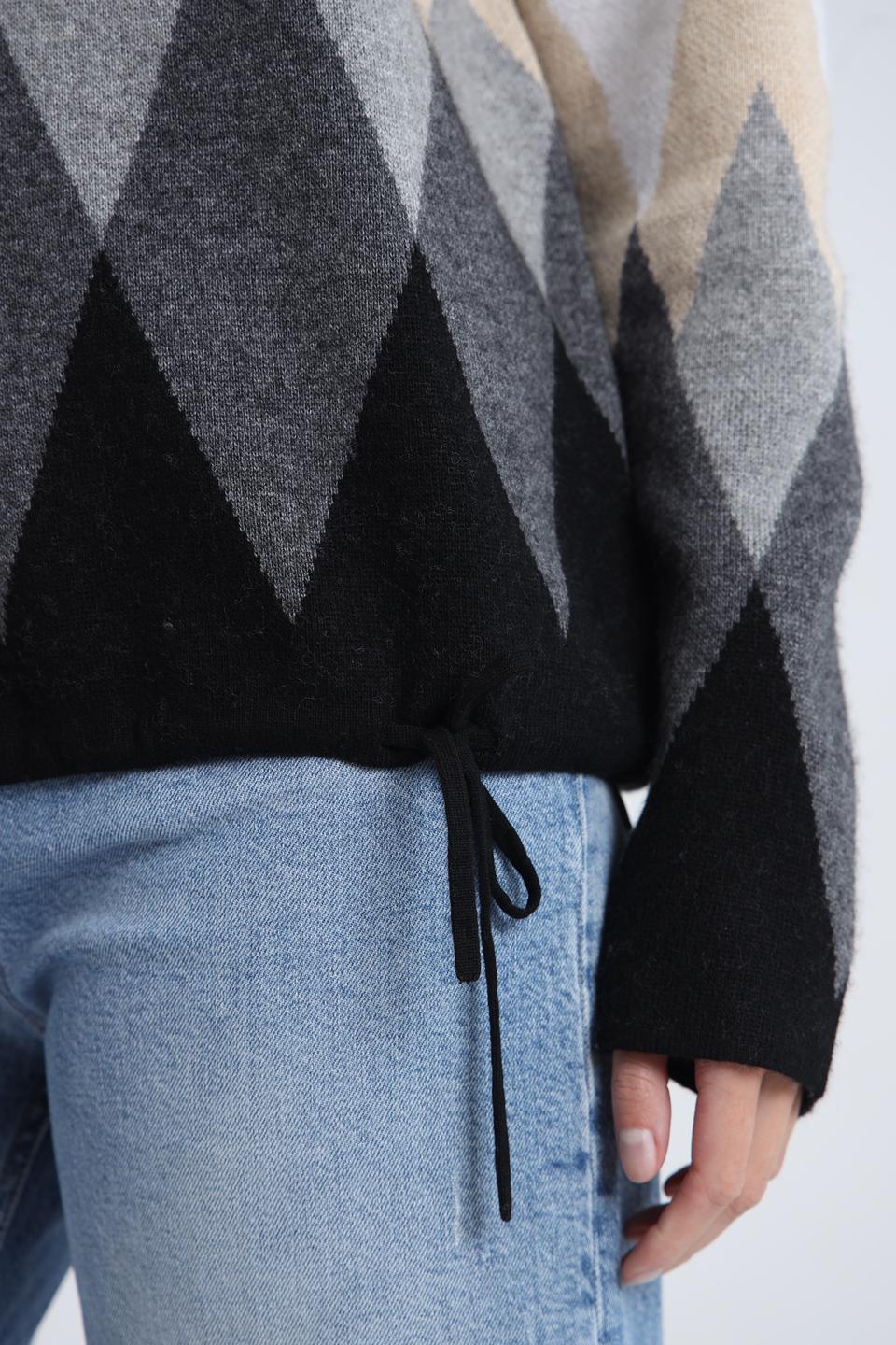 Пуловер Pezzo с ромбами бежевый