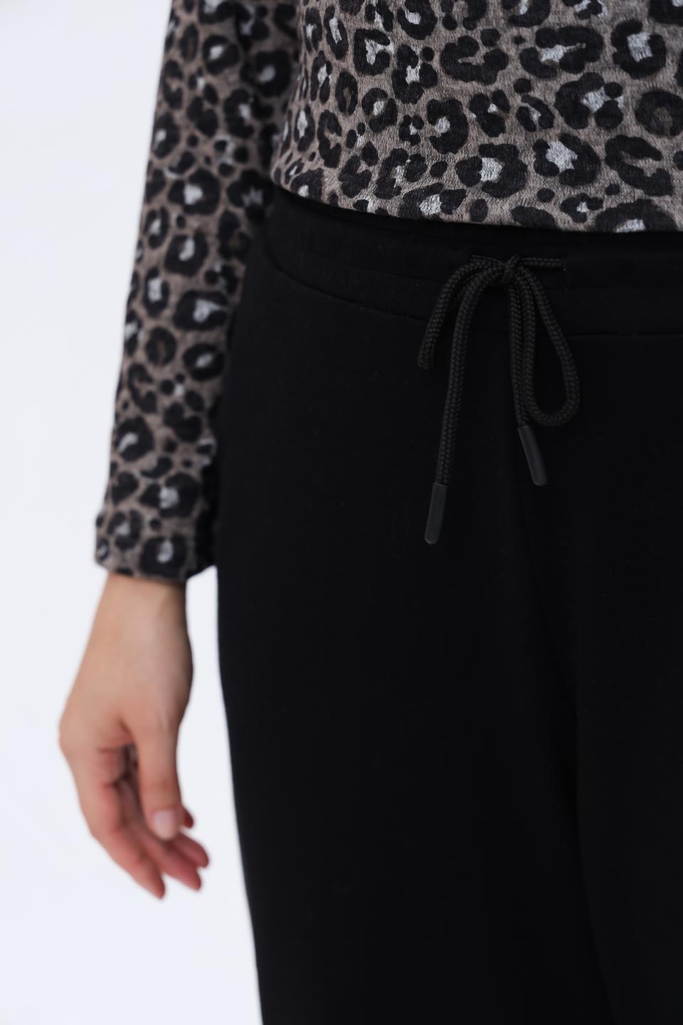 Брюки Doris Streich черные с манжетами