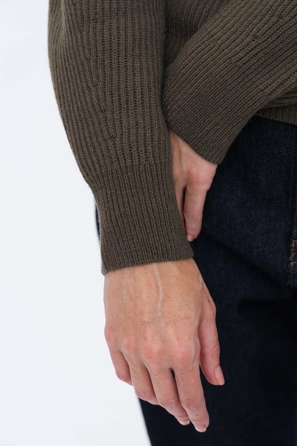 Пуловер Luisa Cerano с вырезами хаки