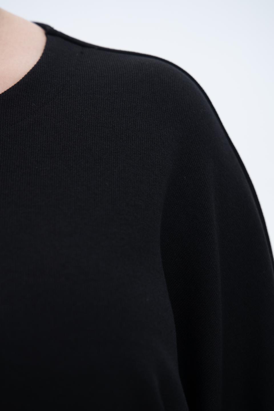 Пуловер Bianca чёрный с манжетами