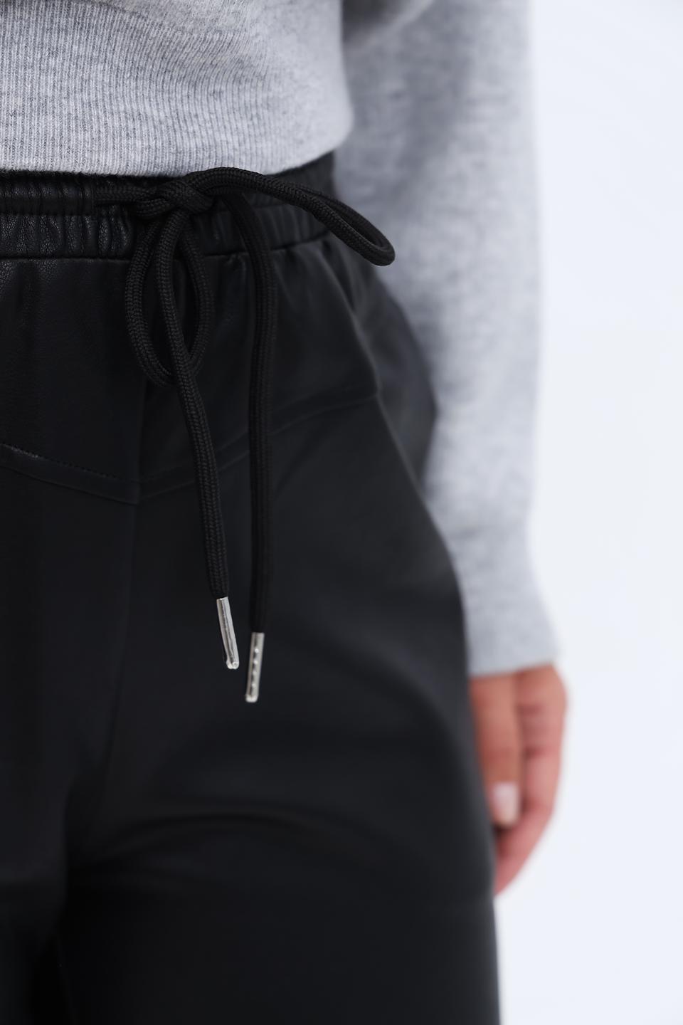 Брюки кожа Apart чёрные