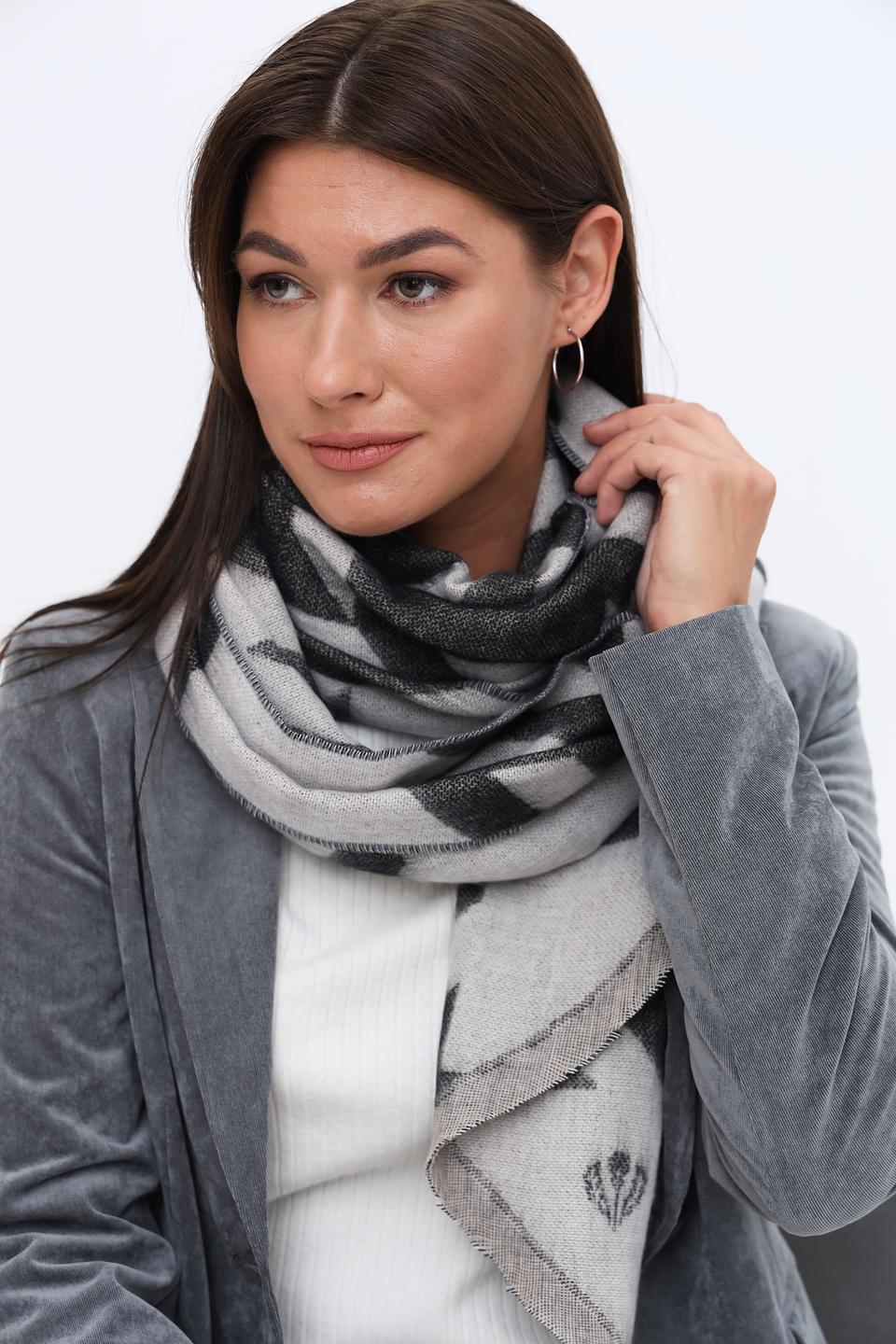 Шарф Fraas в клетку серый