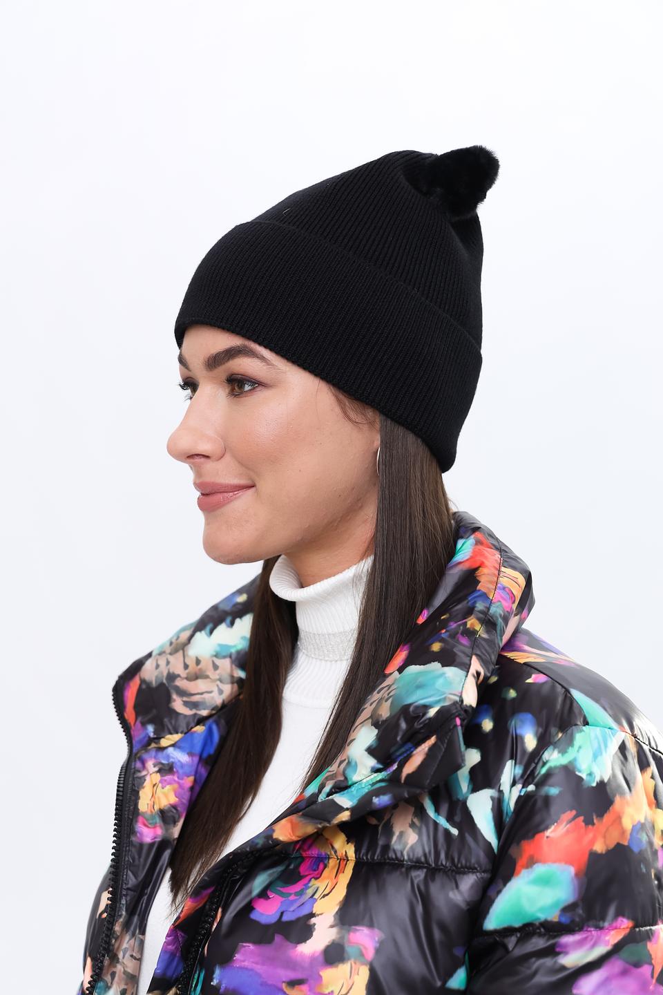 Шапка Hugo женская чёрная с помпоном