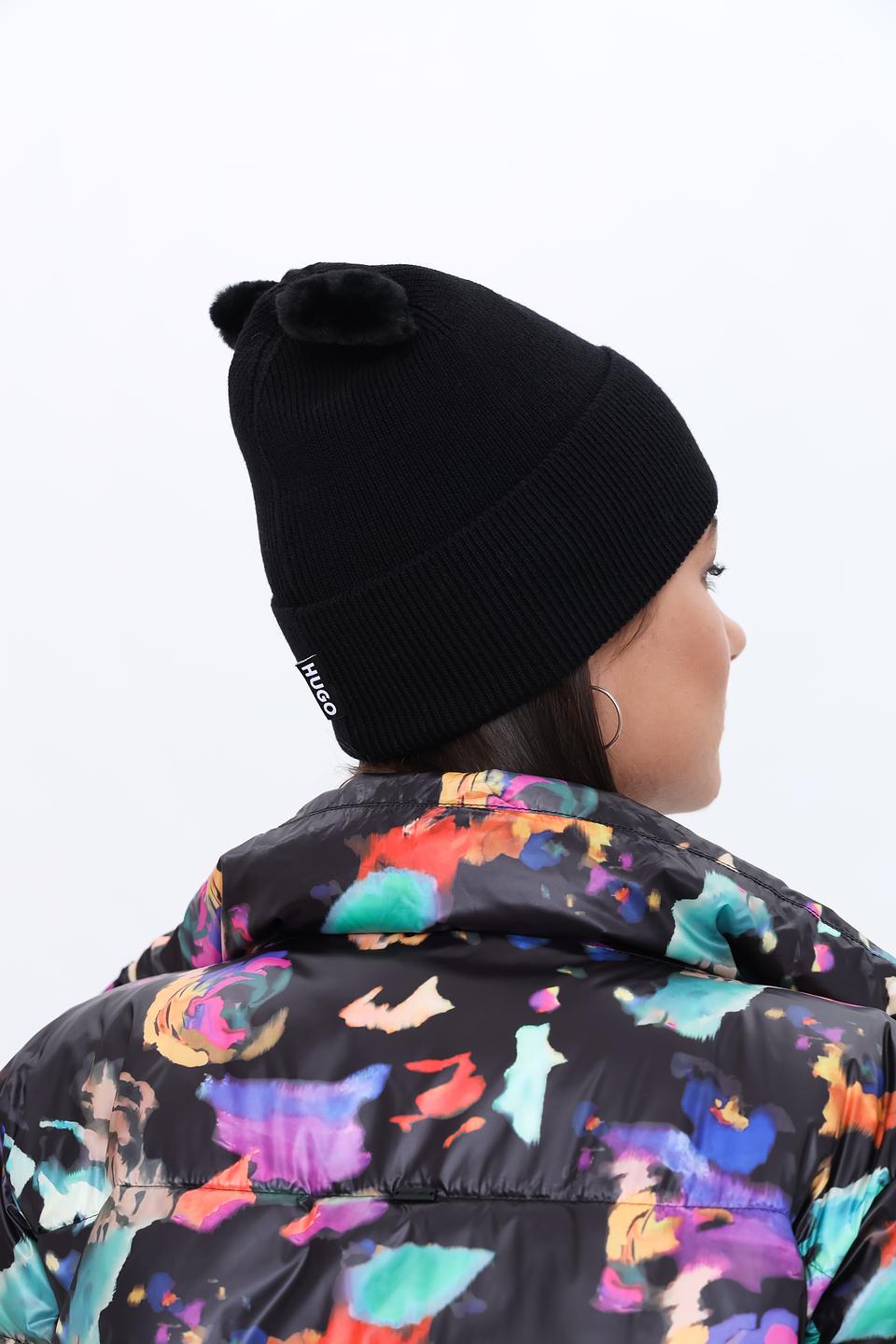 Шапка Hugo женская чёрная с помпоном