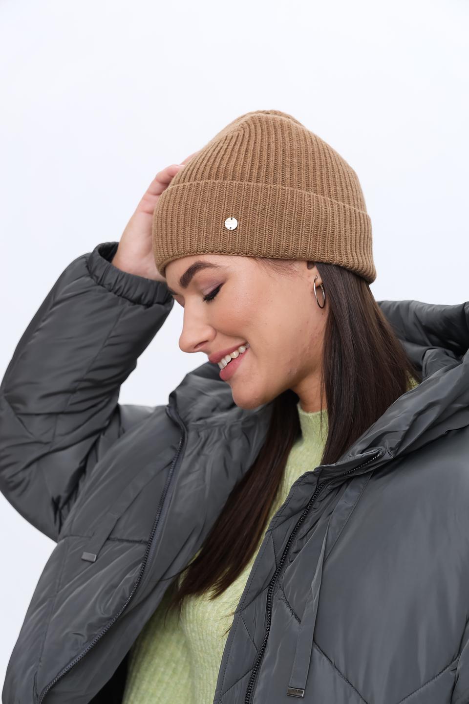 Шапка Coccinelle бежевая