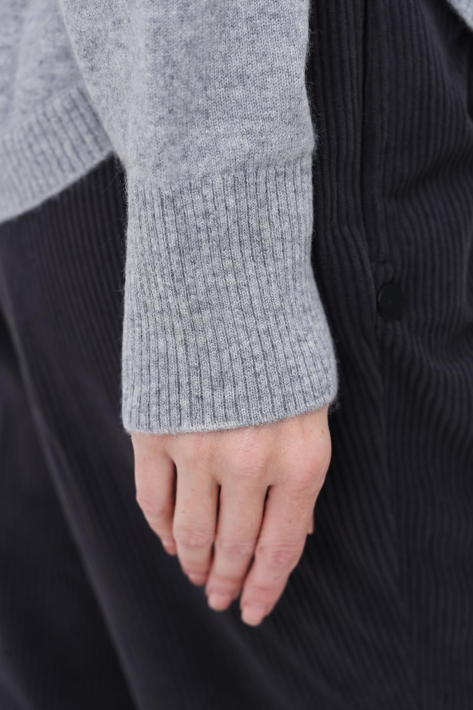 Пуловер Repeat кашемир серый