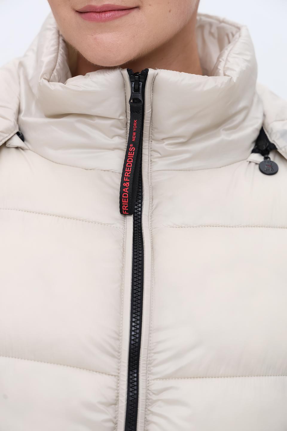 Пальто Frieda and Freddies стеганое бежевое