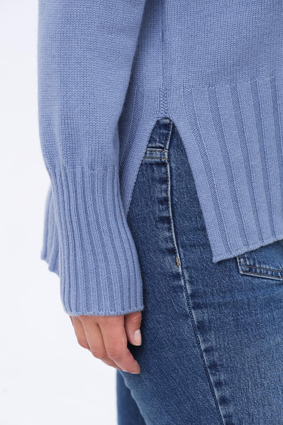 Пуловер Repeat голубой с косами