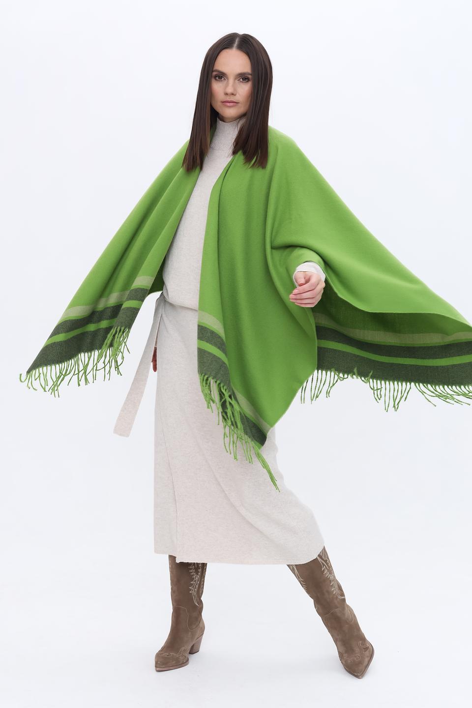 Пончо Lebek зелёное с бахромой