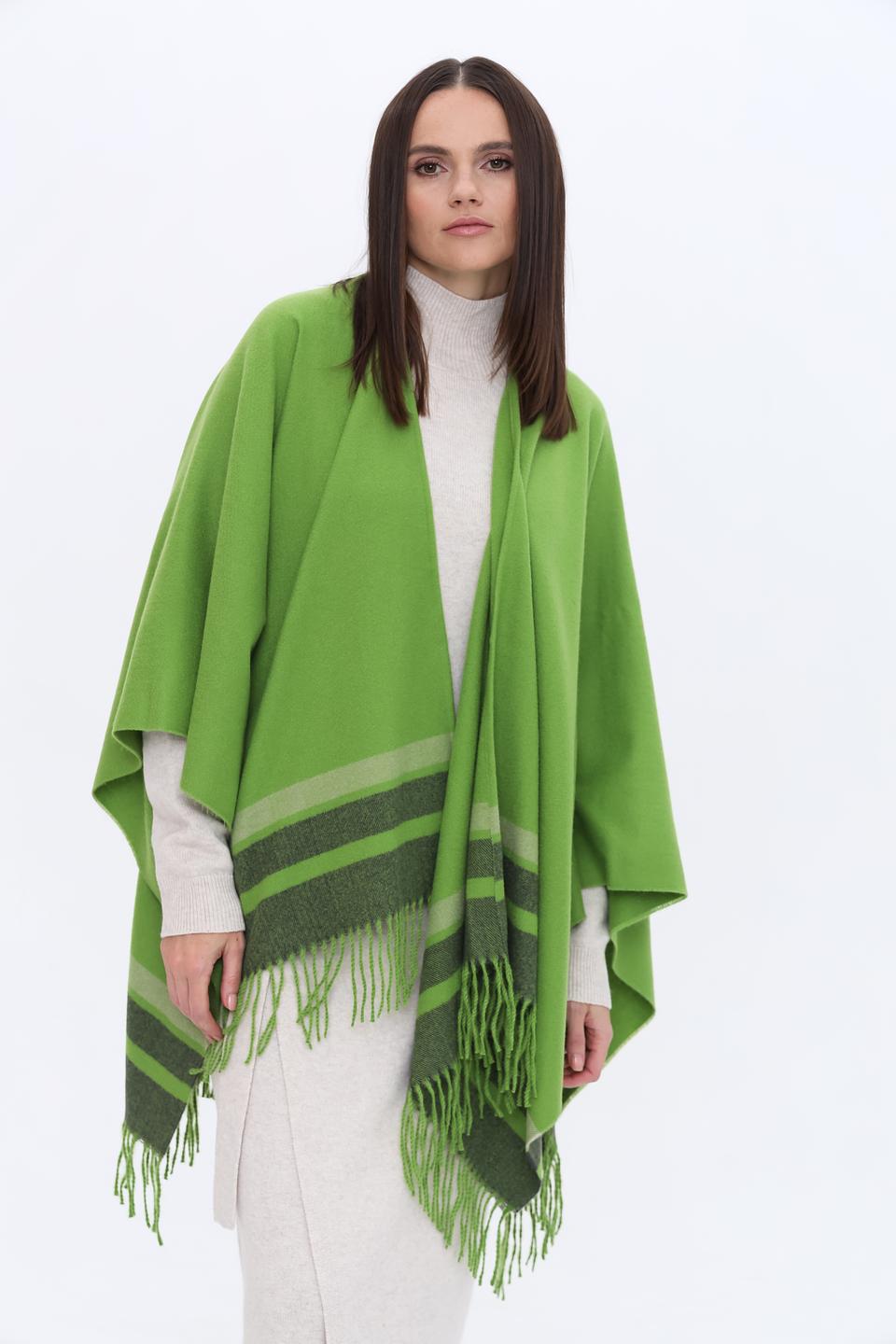 Пончо Lebek зелёное с бахромой