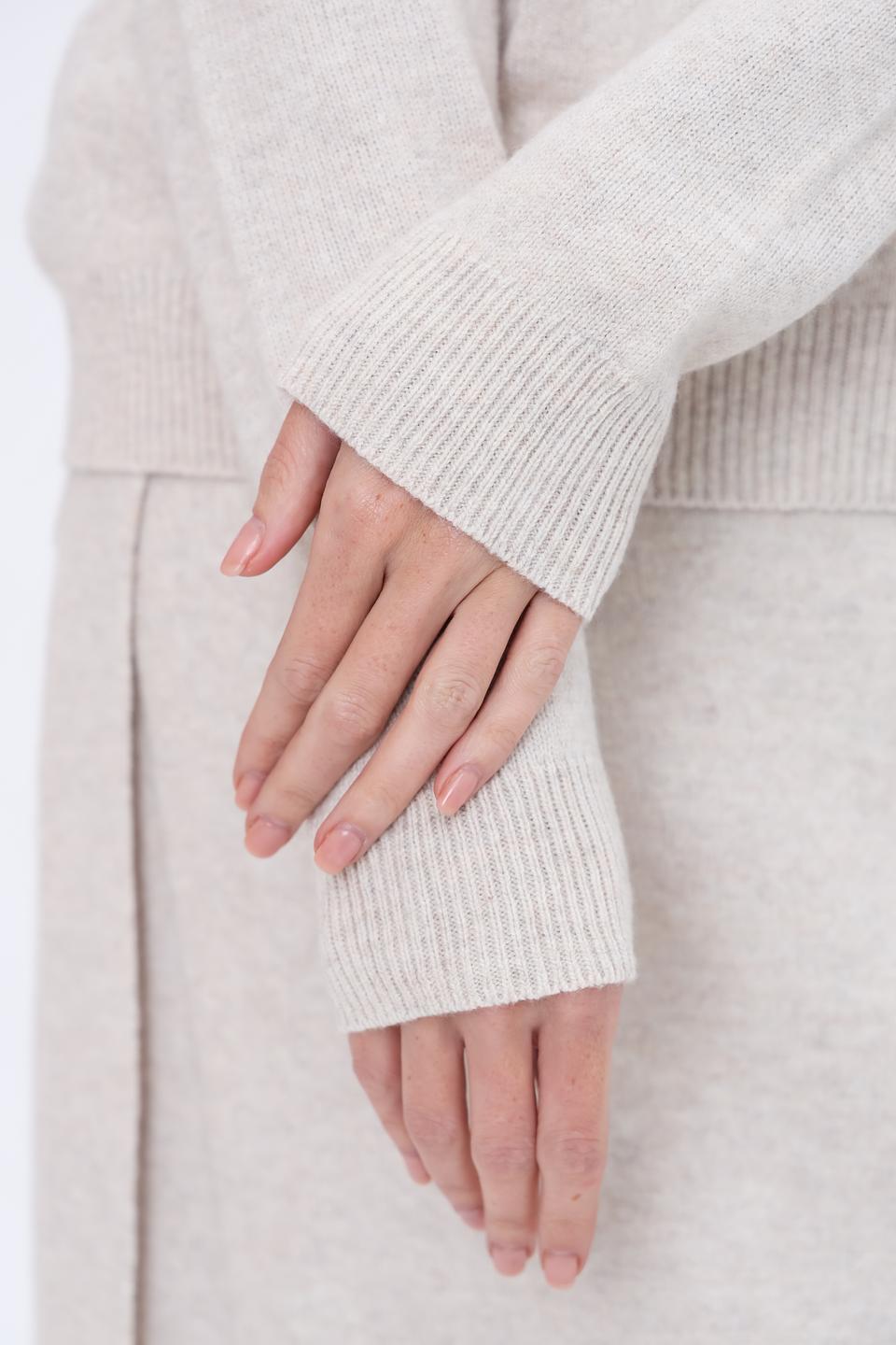 Пуловер Oui бежевый с горлом