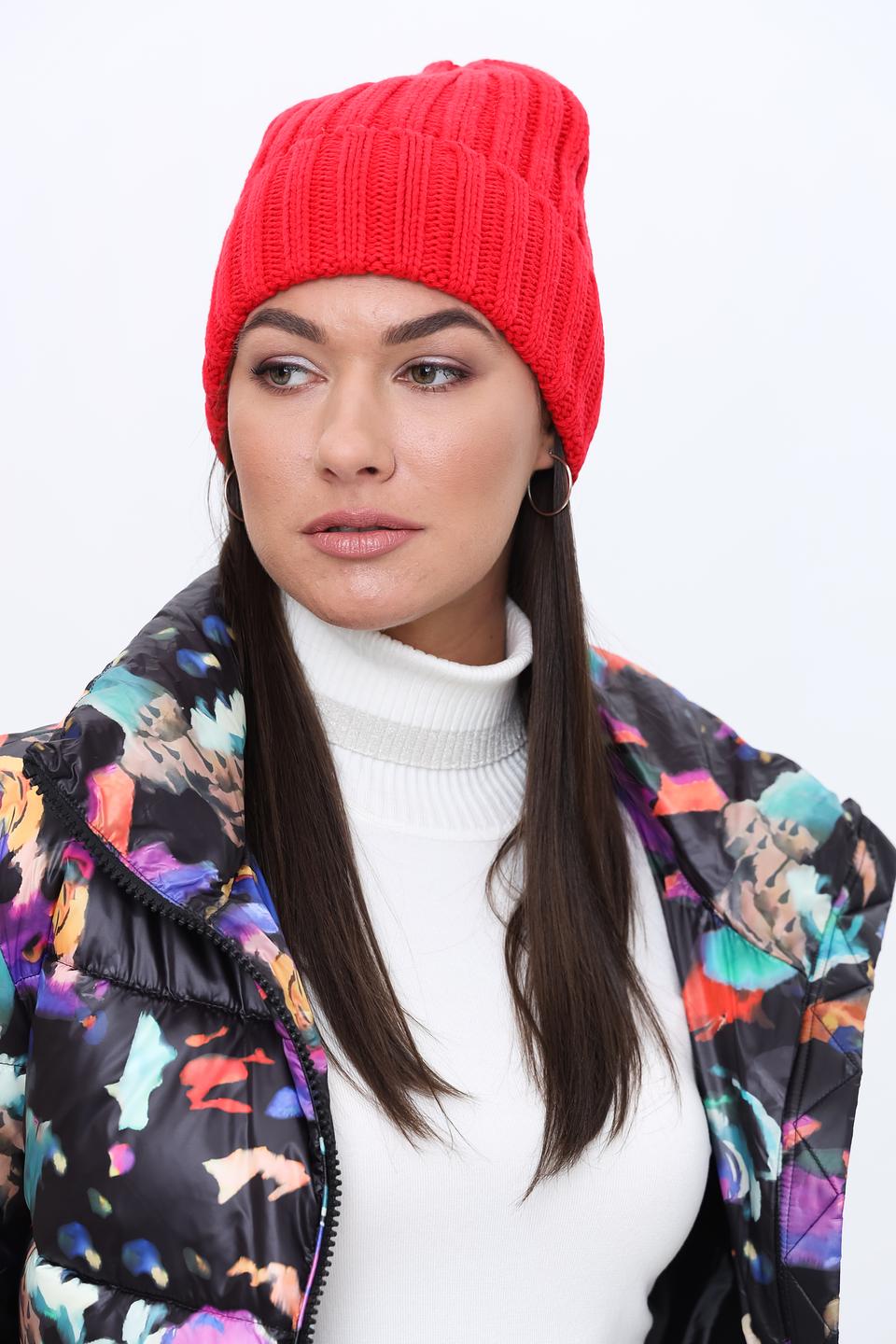 Шапка Oui вязаная красная