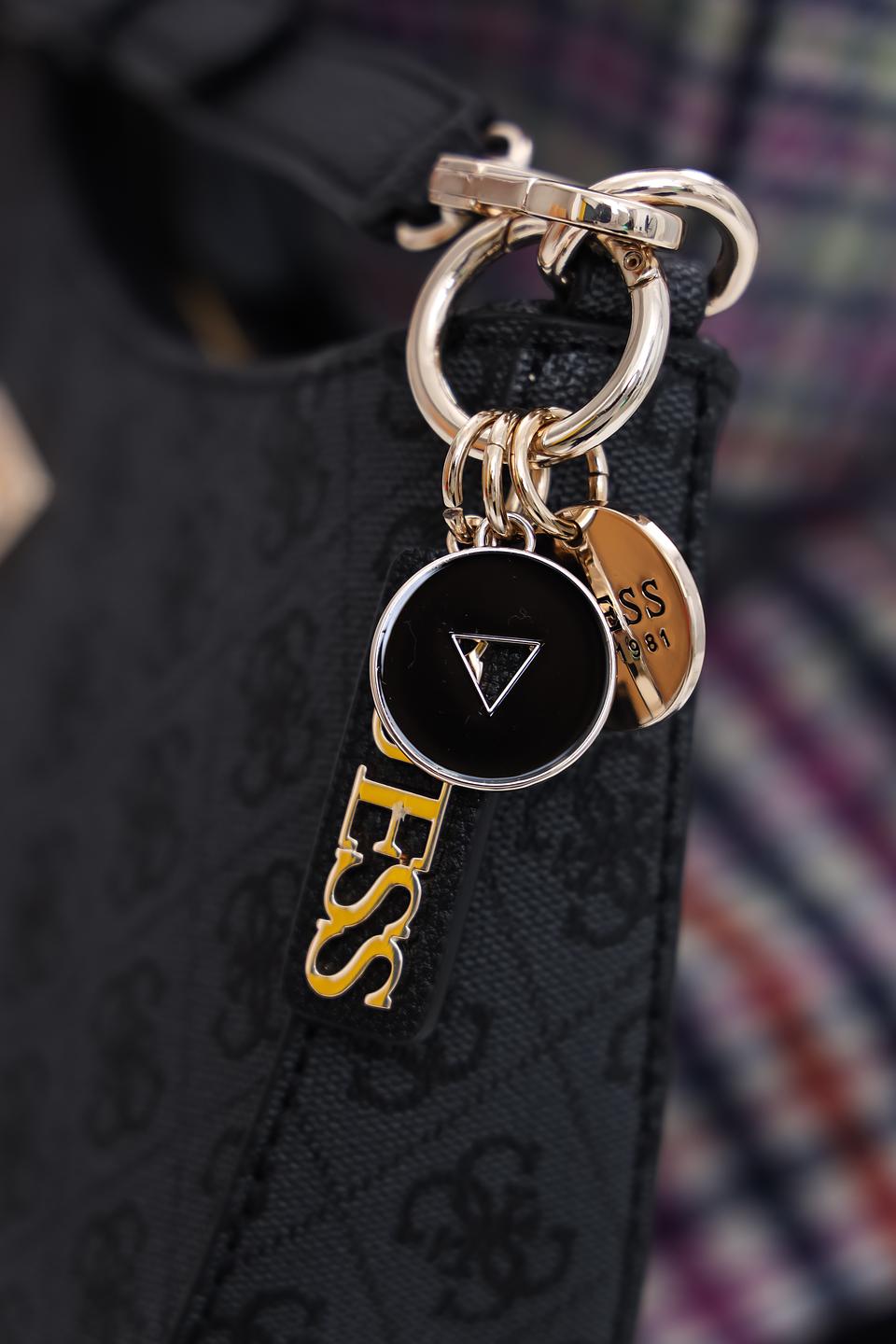 Сумка Guess жен. с логотипом чёрная