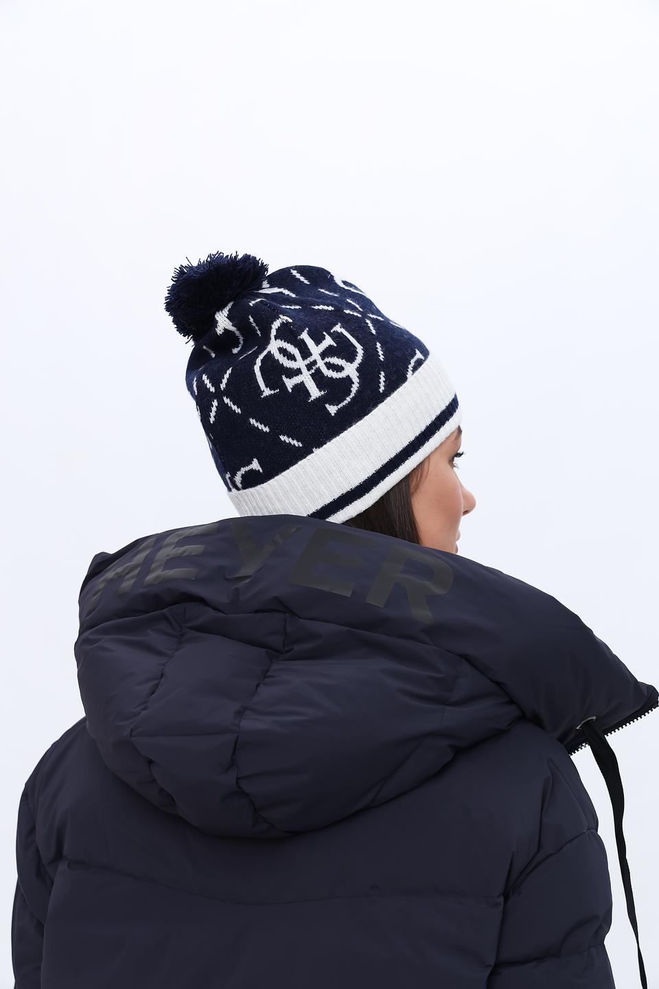 Шапка Guess с помпоном синяя