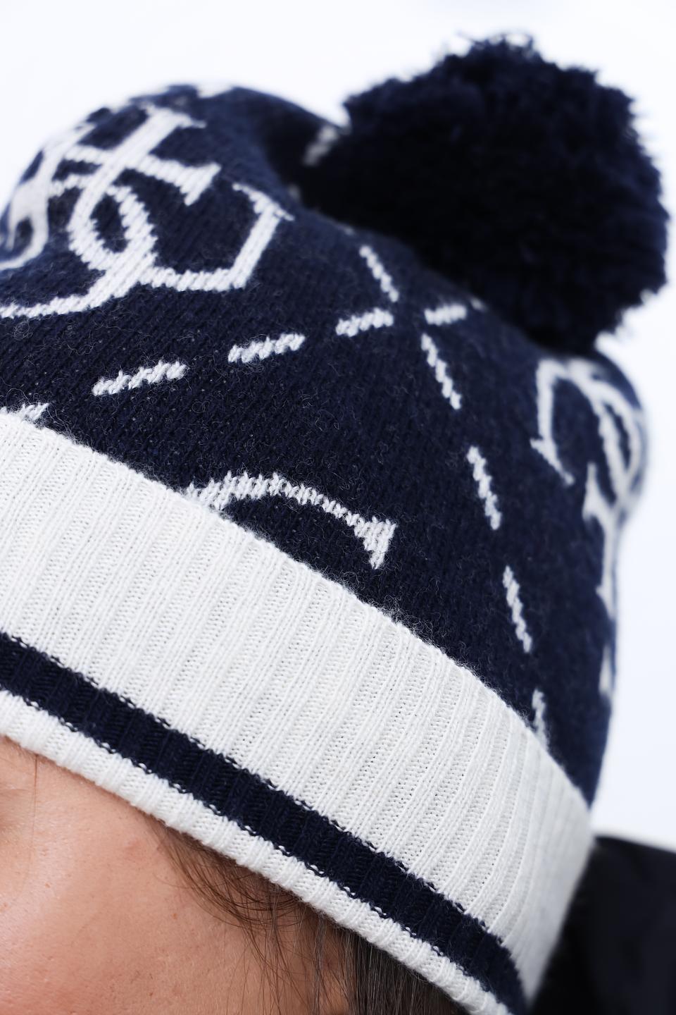 Шапка Guess с помпоном синяя