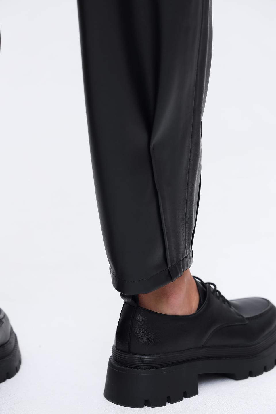 Брюки Hugo из экокожи чёрные