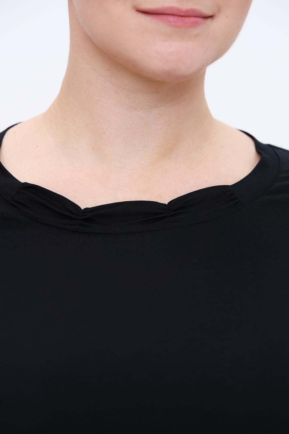 Блуза Frank Walder с фигурным вырезом черная