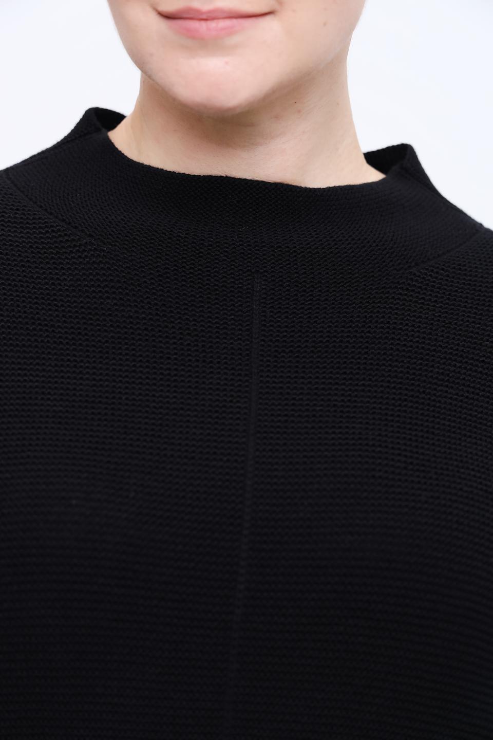 Пуловер Frapp чёрный с вырезом