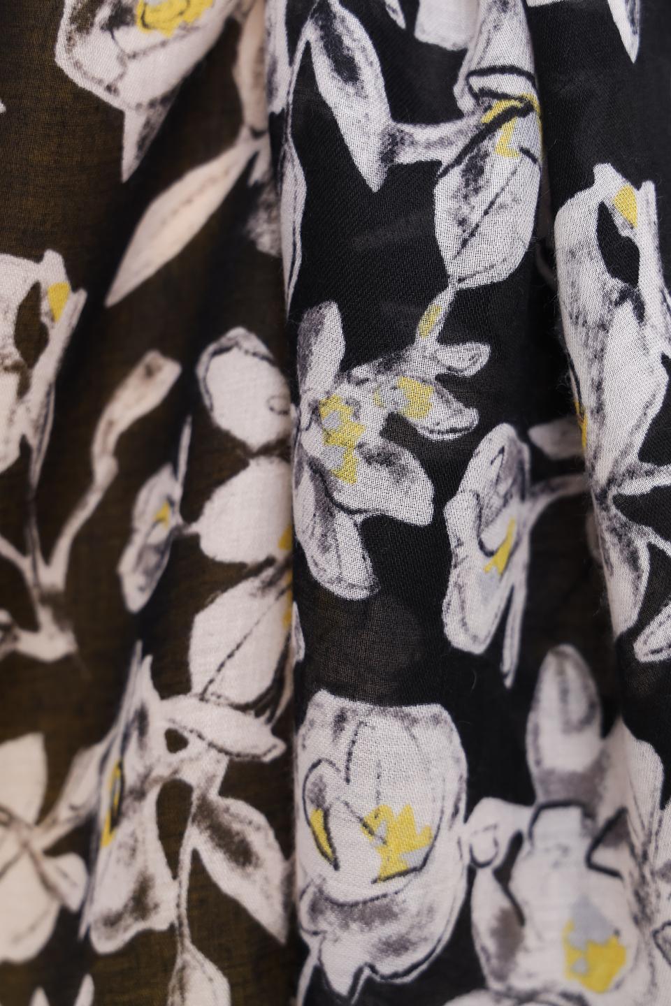 Шарф Rabe collection с цветами чёрный