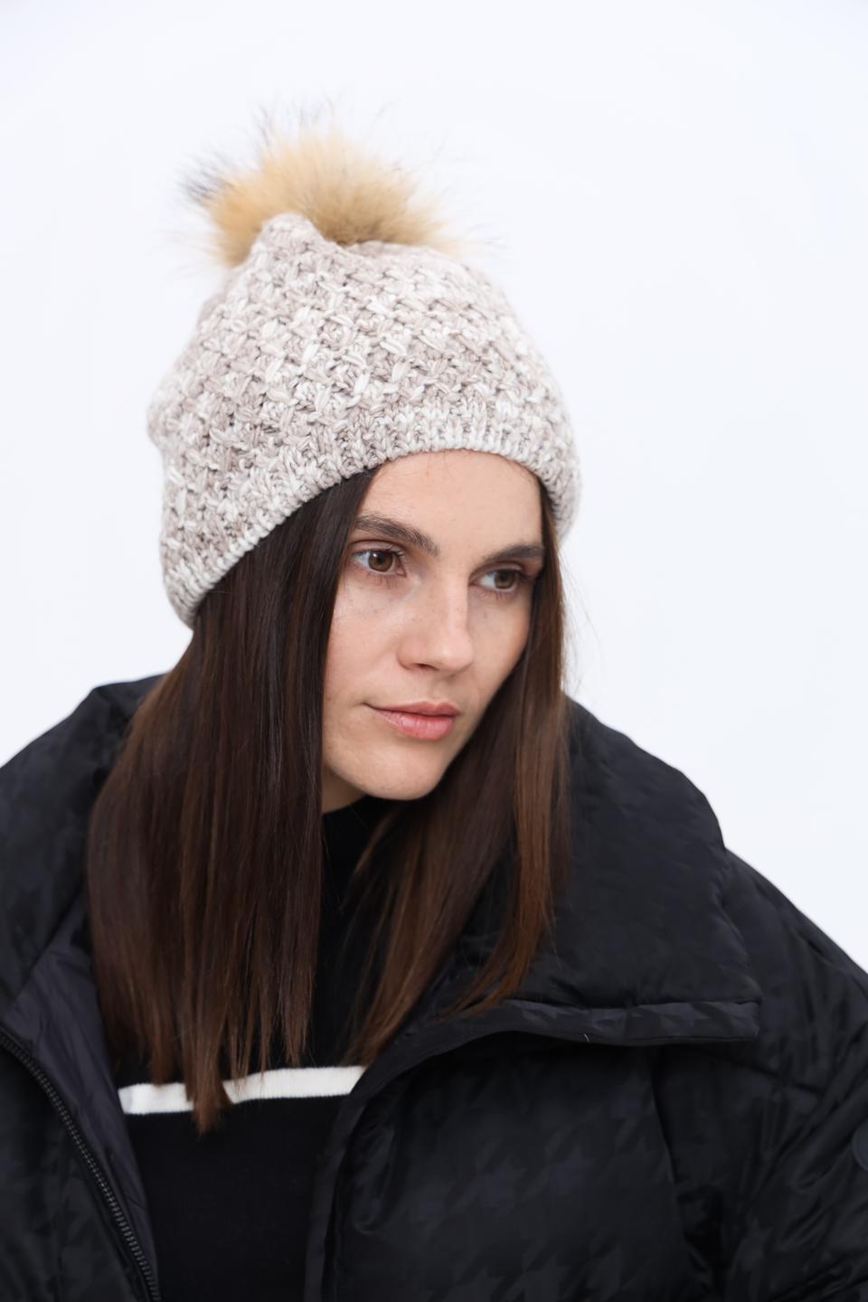 Шапка Marhatter с помпоном бежевая