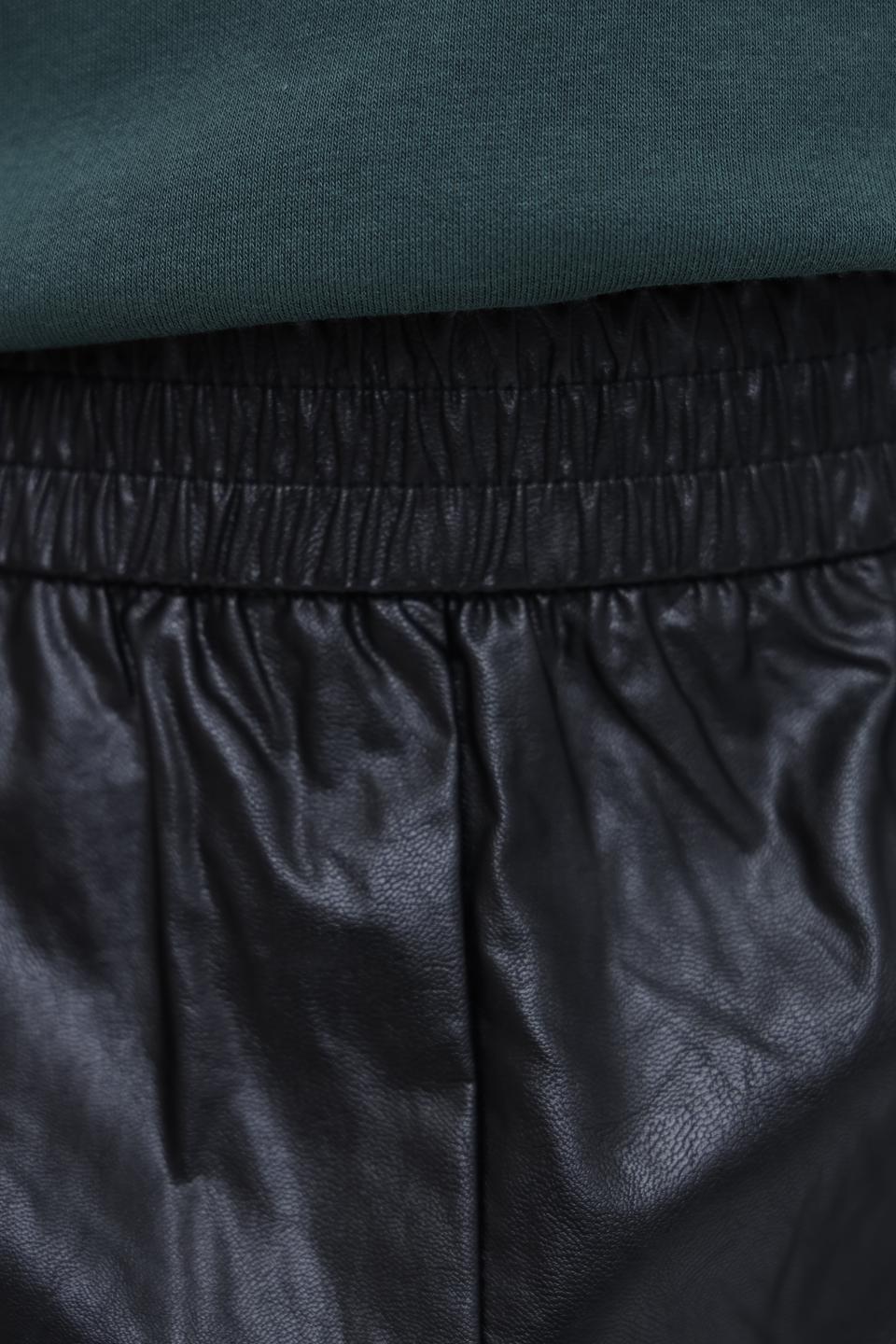 Юбка Oui из экокожи чёрная