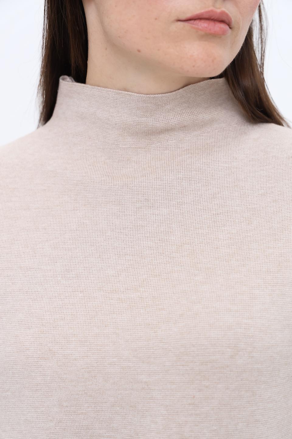 Пуловер More and More бежевый с горлом